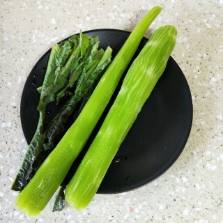 牛肉炒莴笋的做法步骤：1
