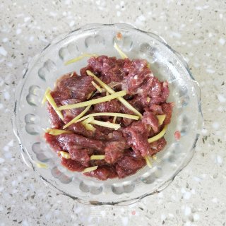 牛肉炒莴笋的做法步骤：4