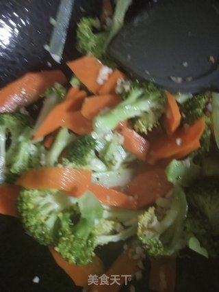 蒜蓉西蓝花的做法步骤：3