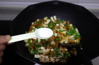 辣椒爆炒豆腐干的做法步骤：6