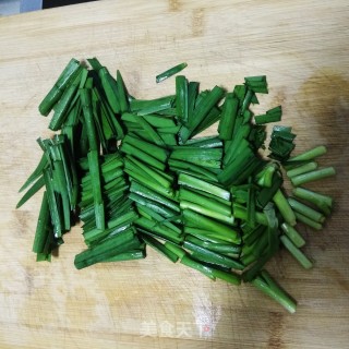 韭菜炒豆干的做法步骤：1