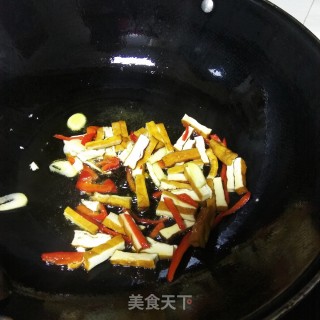 韭菜炒豆干的做法步骤：4