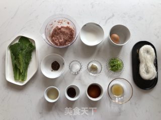 白菜粉丝丸子汤的做法步骤：1