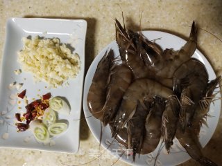 蒜香蝦的做法步骤：1