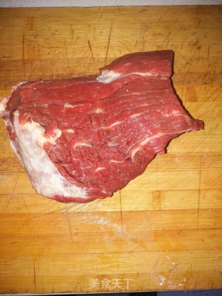 汉堡牛肉饼的做法步骤：1