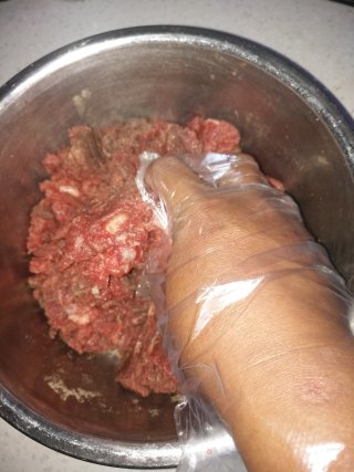 汉堡牛肉饼的做法步骤：4