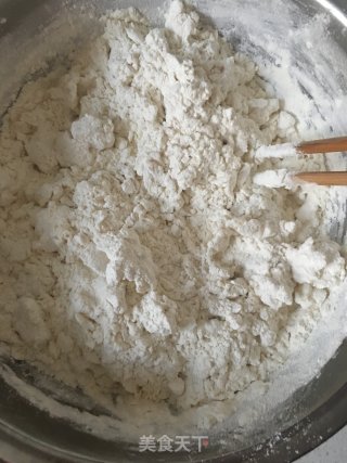 韭菜鸡蛋馅饼的做法步骤：1