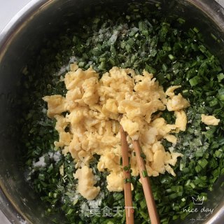韭菜鸡蛋馅饼的做法步骤：3