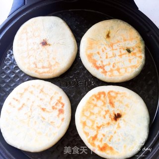 韭菜鸡蛋馅饼的做法步骤：7