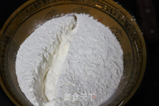 香酥葱油饼的做法步骤：1