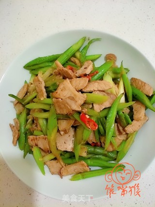 芹菜炒里脊的做法步骤：7
