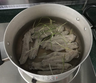 山药木耳鸭翅汤的做法步骤：4