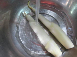 茭白烧鸡蛋的做法步骤：2