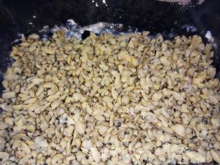 蚬肉煎蛋的做法步骤：1