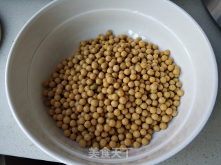 茴香焖黄豆的做法步骤：1
