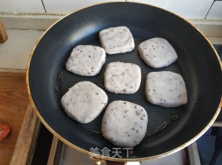 香煎芋头糕的做法步骤：8