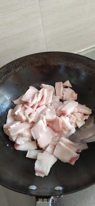 辣椒炒猪油渣的做法步骤：2
