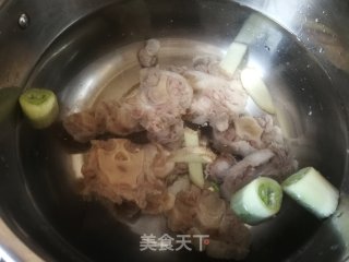 萝卜枸杞牛尾汤的做法步骤：5