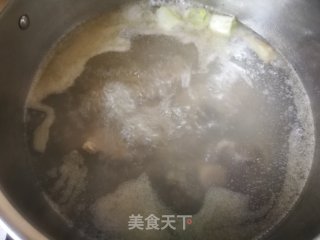 萝卜枸杞牛尾汤的做法步骤：6