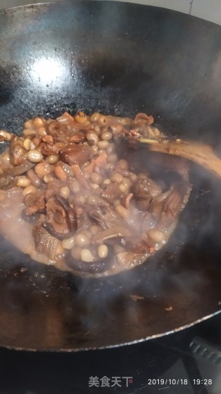 鸭肉焖莲子花生的做法步骤：9