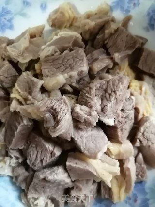 牛腩萝卜汤的做法步骤：1