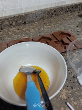 自制牛奶棒棒糖的做法步骤：4