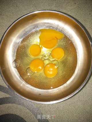 老式全蛋蛋糕的做法步骤：1