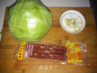 包菜炒腊肠的做法步骤：1