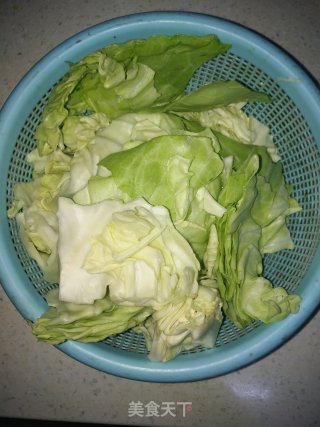 包菜炒腊肠的做法步骤：3