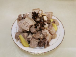 红烧肉的做法步骤：1