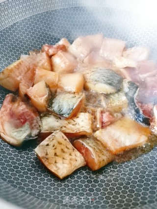 爆炒草鱼块的做法步骤：3