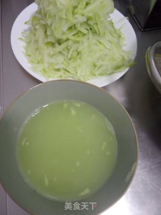 牛肉佛手瓜馅饺子的做法步骤：5