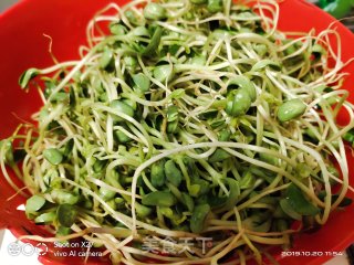 葱香黑豆芽的做法步骤：2