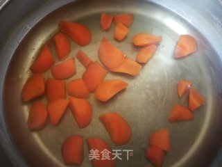 胡萝卜炒平菇的做法步骤：4