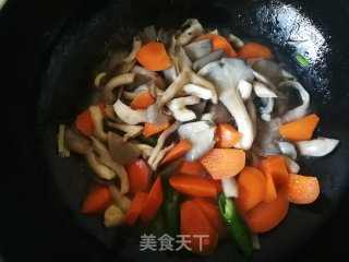 胡萝卜炒平菇的做法步骤：7