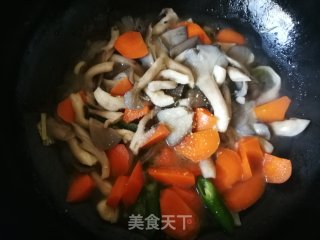 胡萝卜炒平菇的做法步骤：8