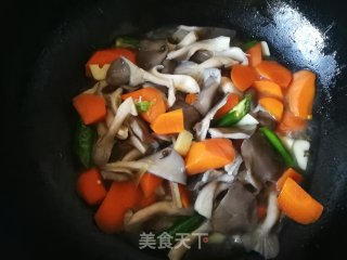 胡萝卜炒平菇的做法步骤：9