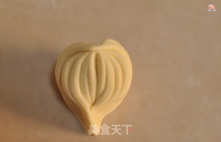 心形花卷的做法步骤：7