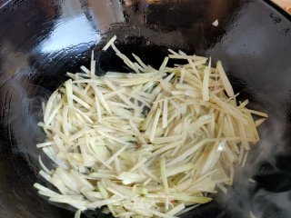 醋溜苤蓝的做法步骤：4