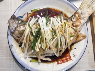 清蒸鲈鱼的做法步骤：6