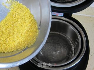 小米鸡蛋饼的做法步骤：3