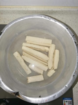 凉拌豆杆的做法步骤：3
