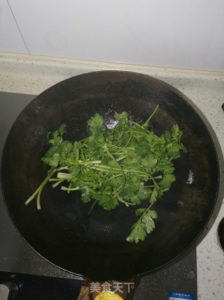 香菜炒肉的做法步骤：5