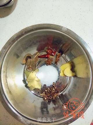 盐焗鹌鹑蛋的做法步骤：2