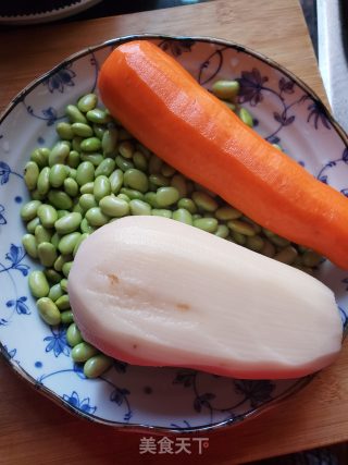 莲藕胡萝卜煲毛豆素汤的做法步骤：1