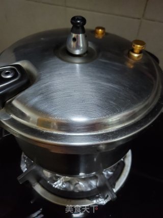 莲藕胡萝卜煲毛豆素汤的做法步骤：5