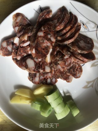 冬瓜炒腊肠的做法步骤：2