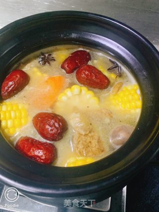 胡萝卜玉米鸽子汤的做法步骤：5