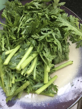 蒜香茼蒿炒猪肝的做法步骤：3