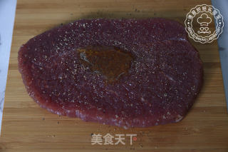 黑椒红酒牛排的做法步骤：1